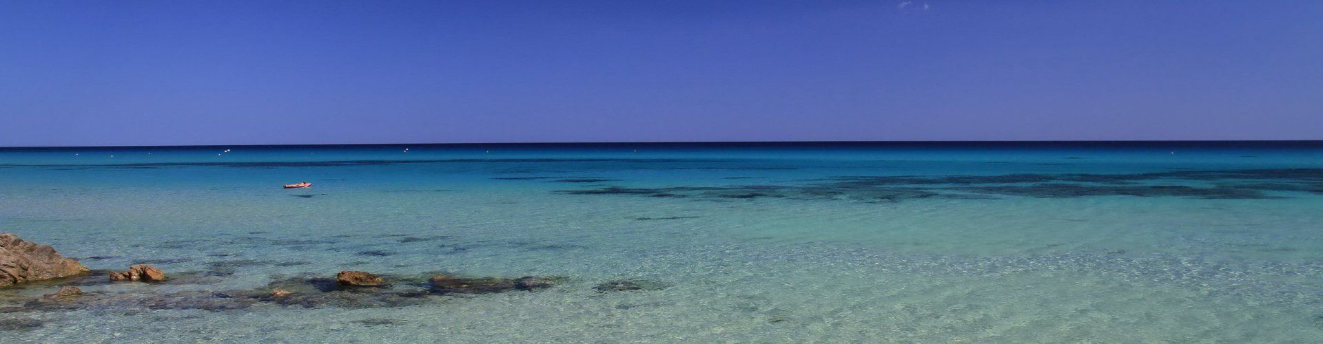 Sea in front of the houses Rei Sole