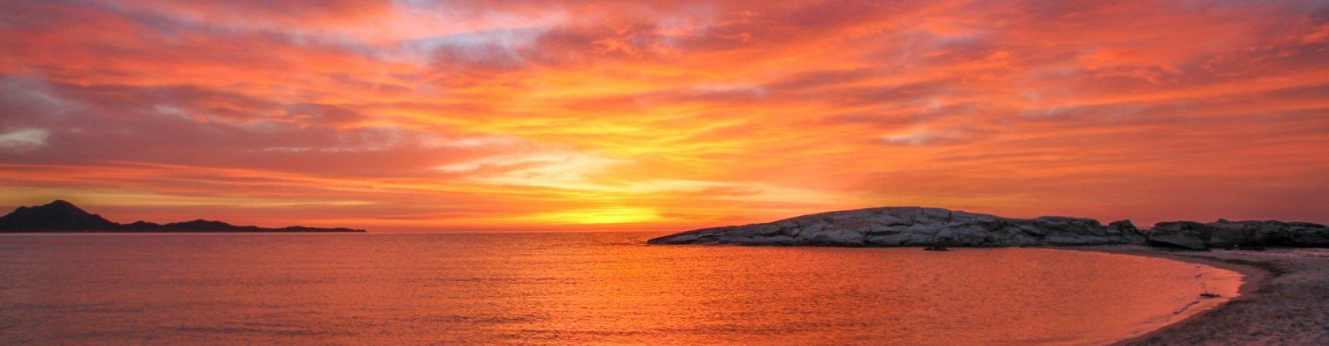 Villa Le Ginestre 2 | Sunrise at the beach in front of the house Sunrise