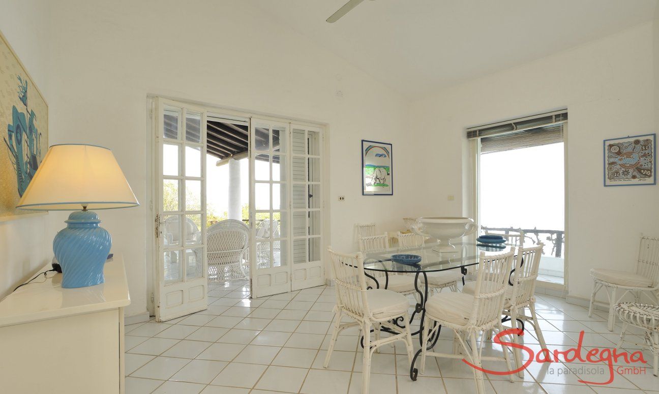 Villa Bella | Dining area with panoramic windows and sea view Dining area with doors to the terrace