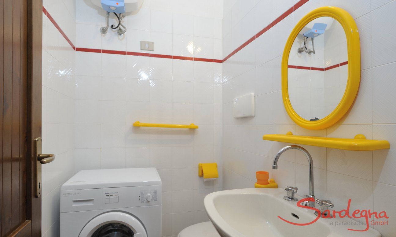 Casa Meloni 1 | Extra bath with washing machine Bathroom