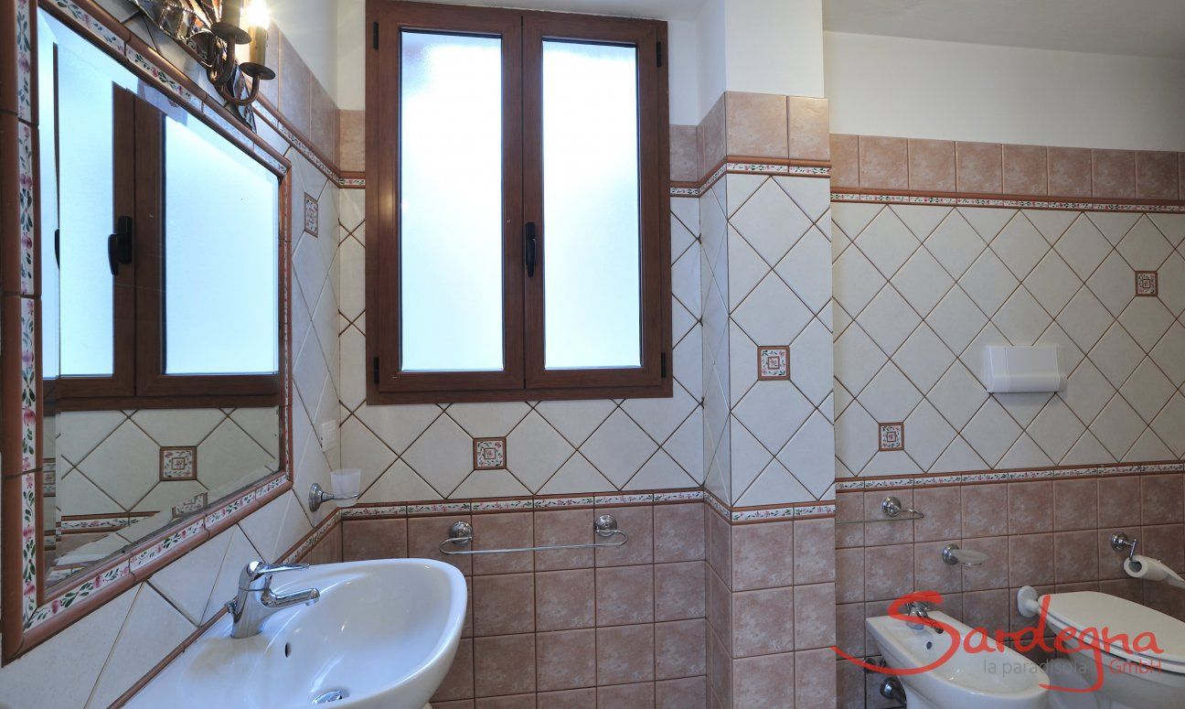 Villa Le Ginestre 2 | Bathroom 2 downstairs with shower and bidet Bathroom 2 downstairs with shower and bidet