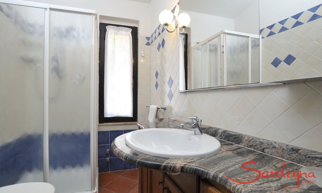 Villa Monica | Bathroom 1 with shower Bathroom 1 with shower