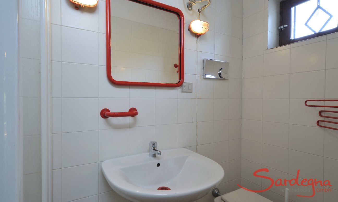 Villetta 12 | Bathroom 1 with shower Bathroom