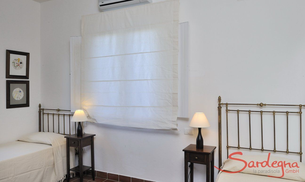 Villa Aquila Giardino | Second bedroom with two single beds Sardinia