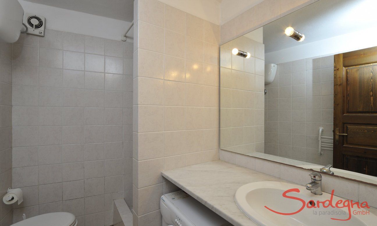 Villa Fiori 4 | Bathroom with shower and wasching maschine Bathroom with shower and wasching maschine