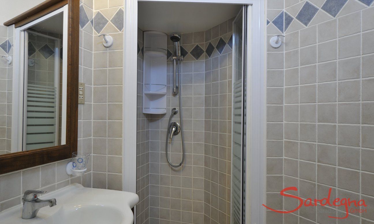 Villa Zoello 10 | Ensuite bathroom with shower Ensuite bathroom with shower
