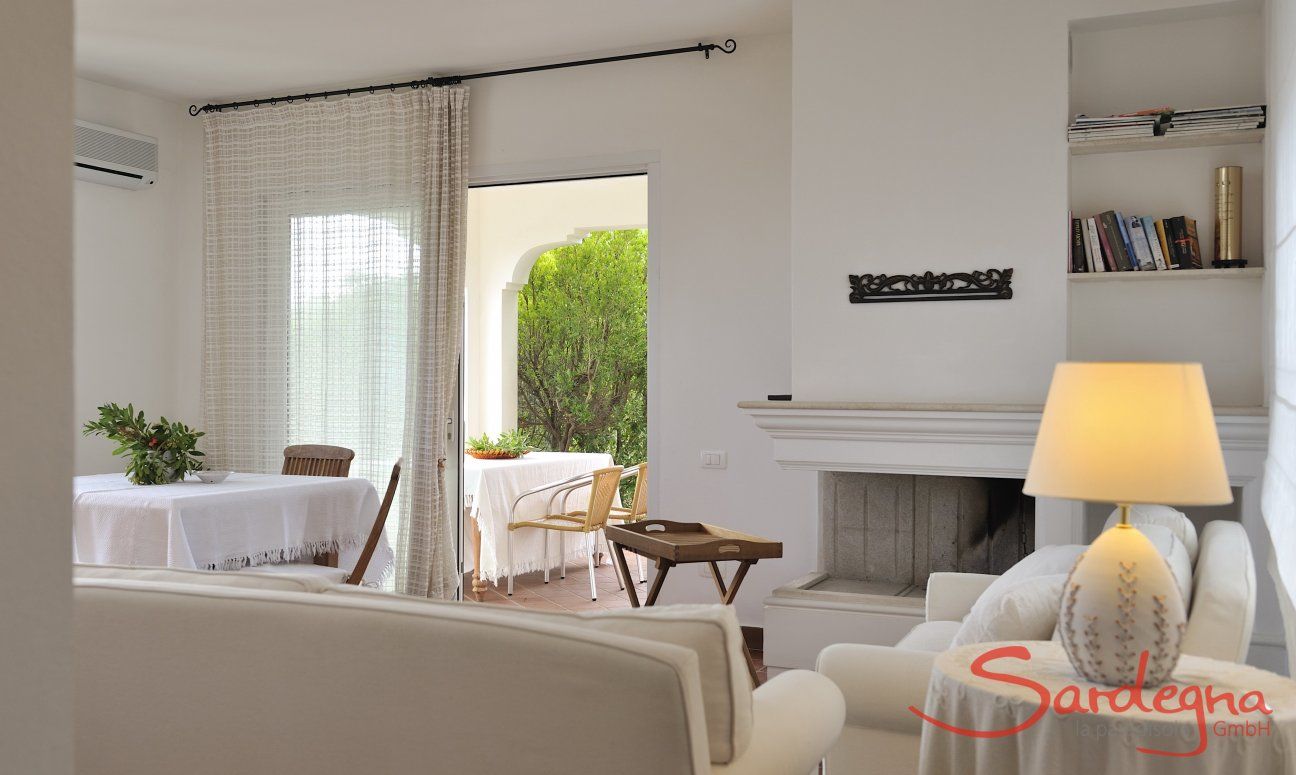 Villa Aquila Alta | Living room with indoor fireplace Sardinia