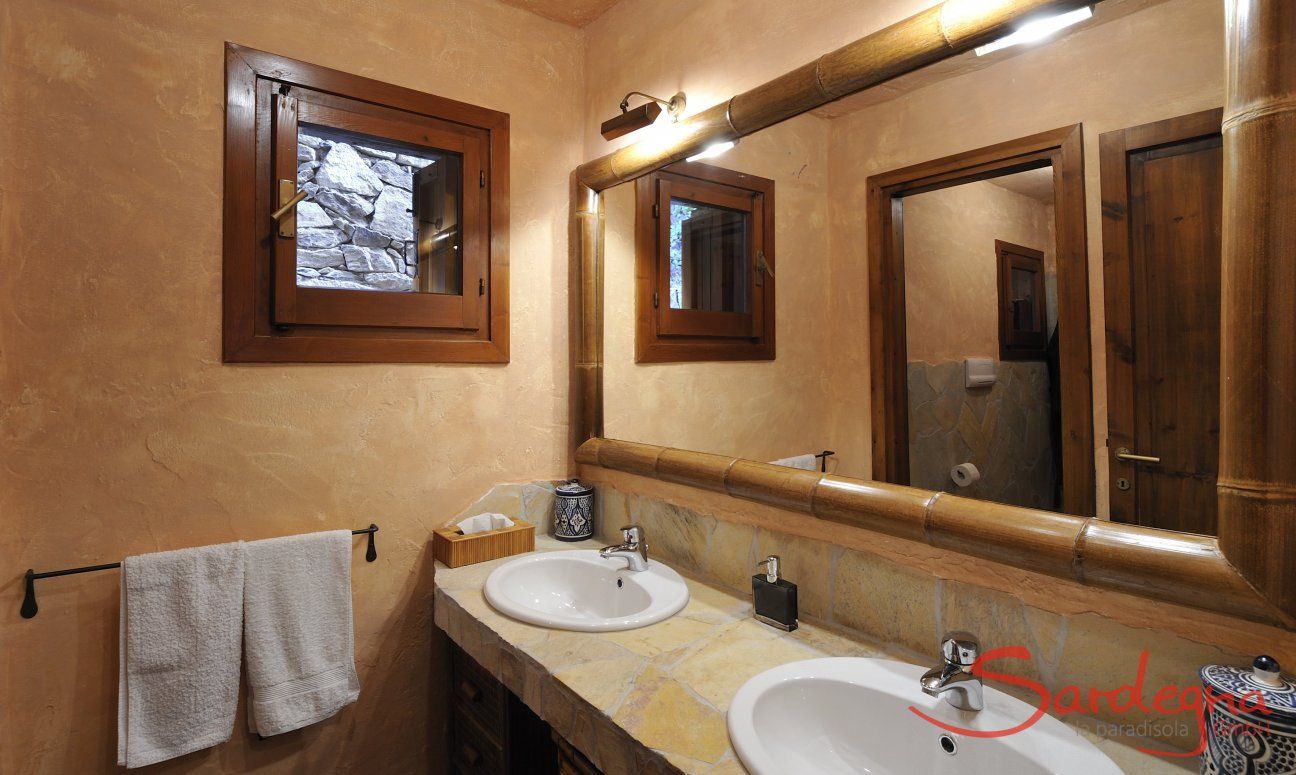 Apartment Country Club 1 | Bathroom with two sinks Bathroom with two sinks