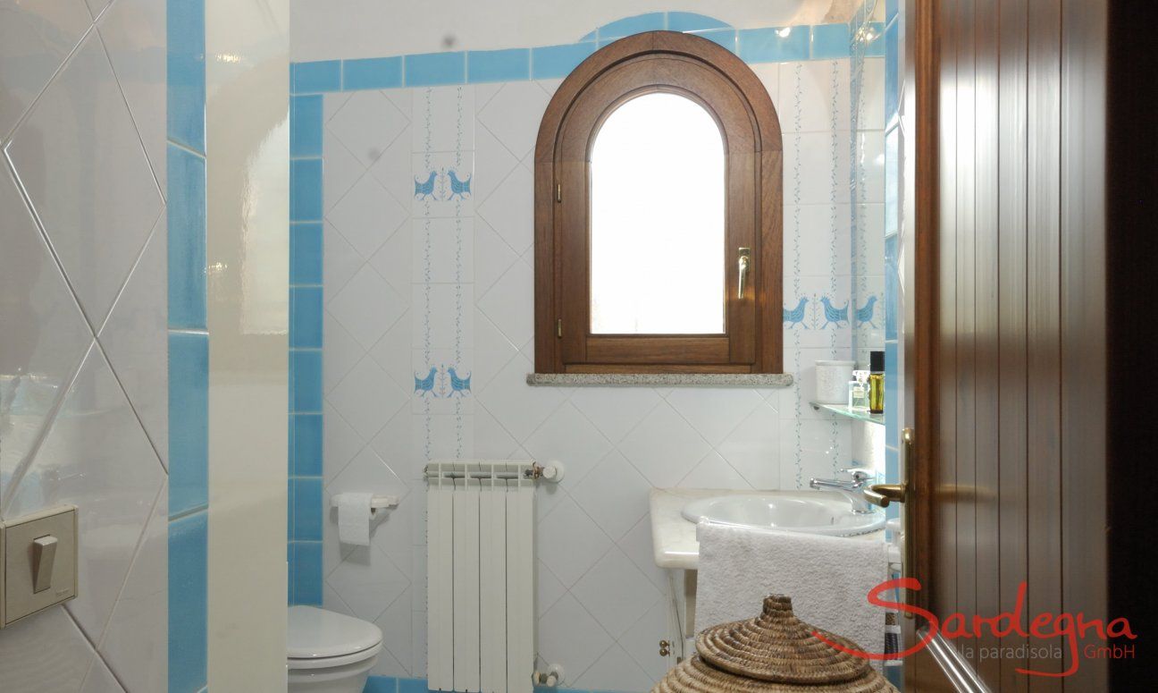 Villa Cala Ginepro | Bathroom 1 (upstairs) Bathroom 1 (upstairs)