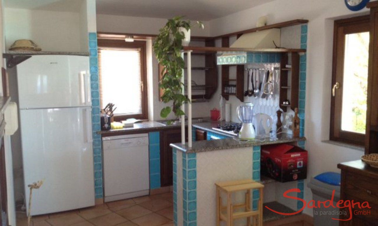 Villa Cala Ginepro | Open kitchen Sardinian, rustic kitchen
