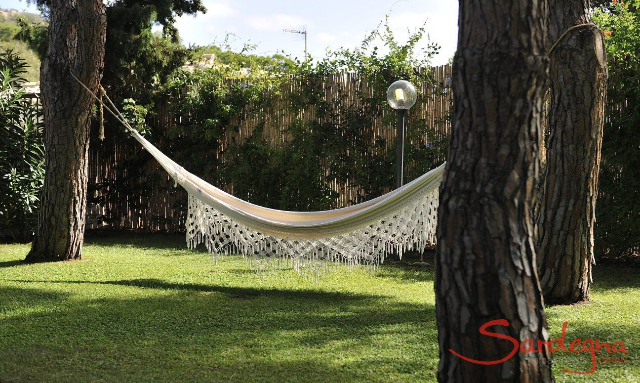 Villa Liliana | Garden with a hammock to relax Garden with hammock