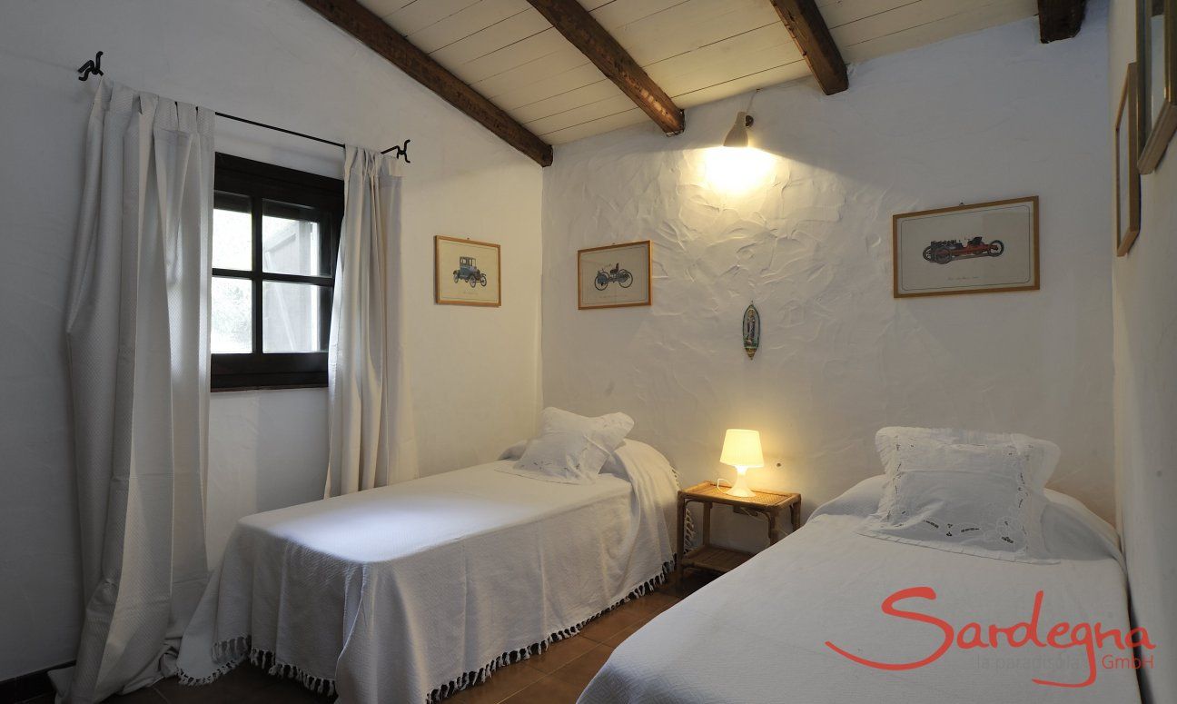 Su Faru 4 | Bedroom 2 with two single beds Bedroom 2 with two single beds