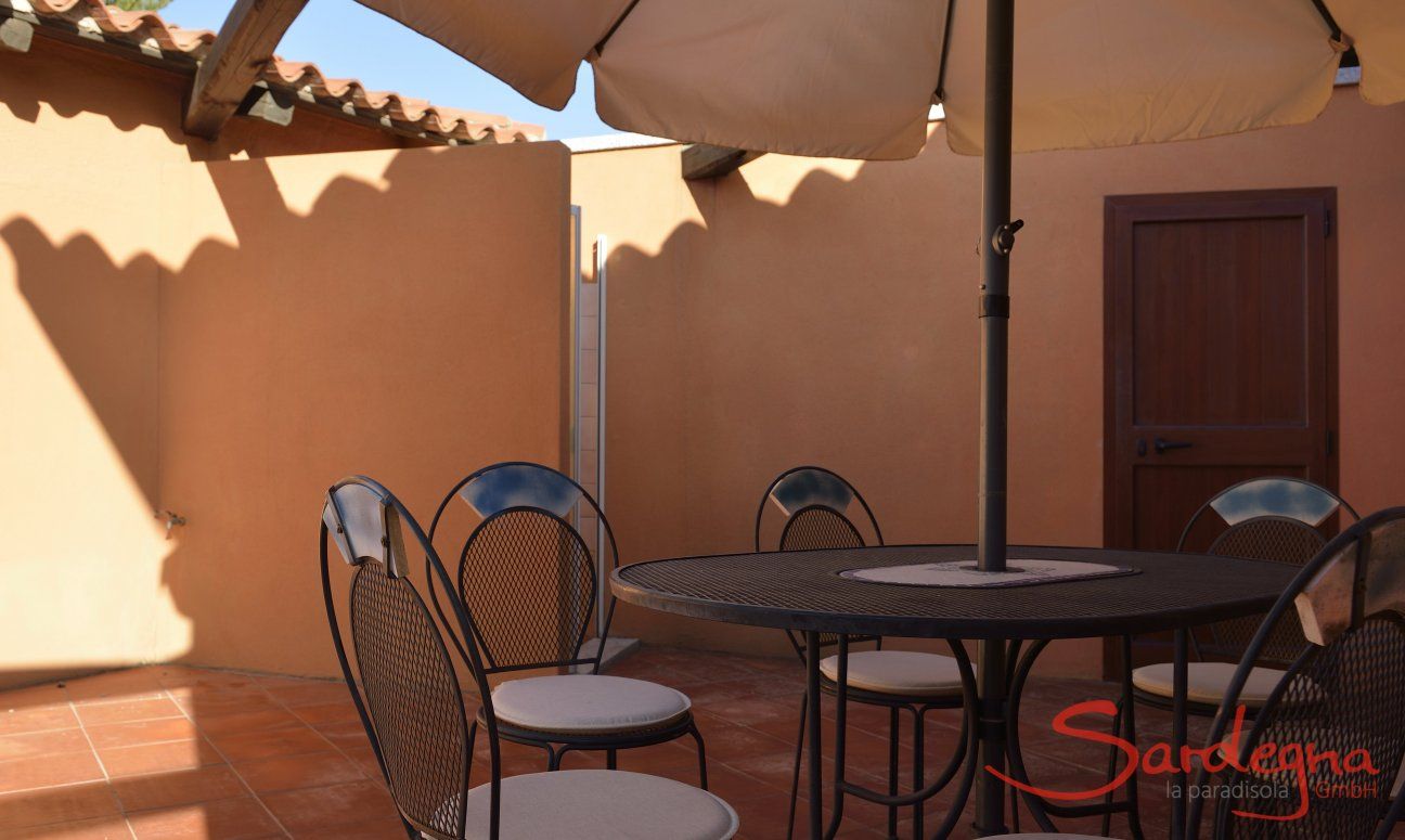 Villa Golfo Aranci | Small, private courtyard Sardinia