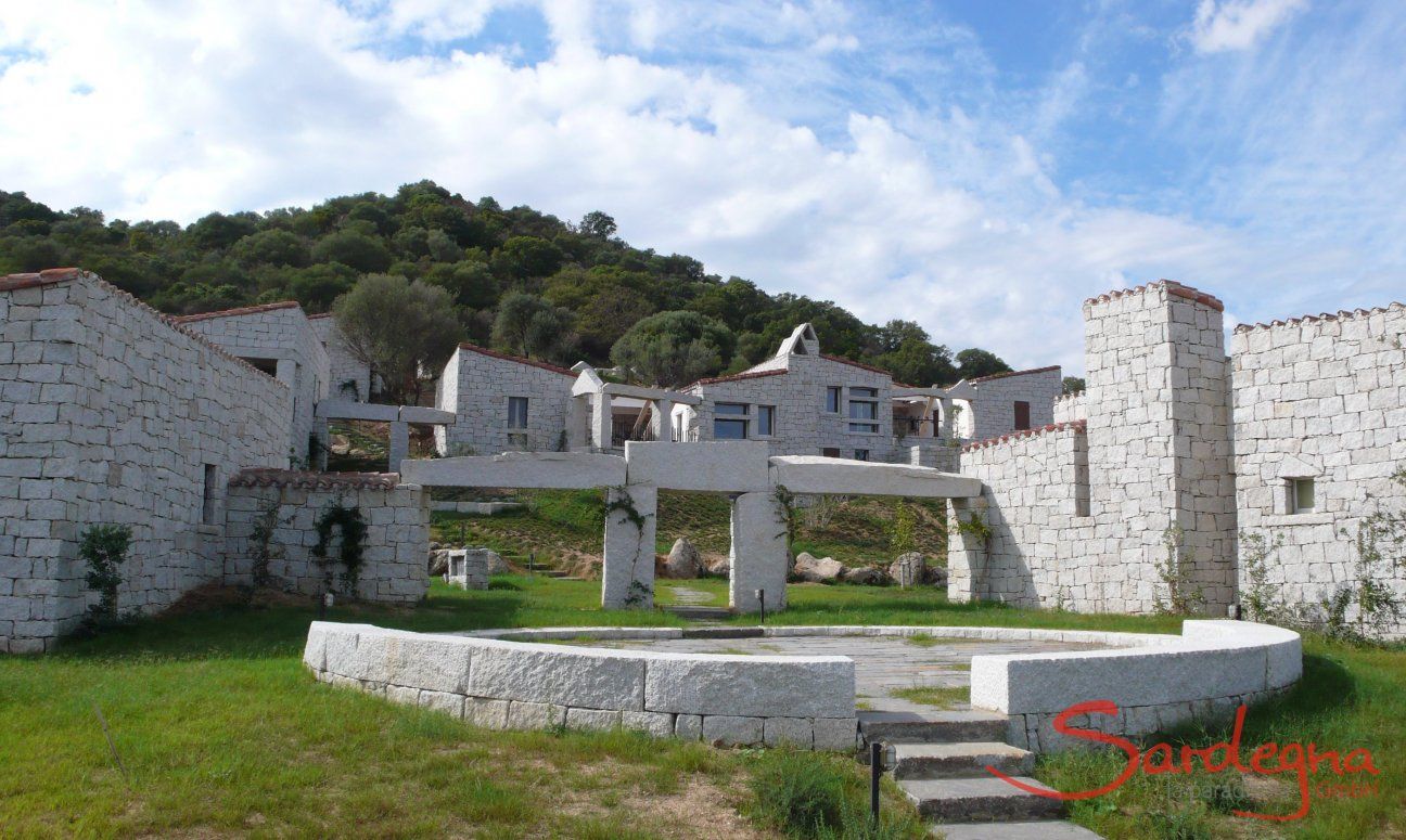 Li Conchi 25 | A path with granite arches and places connects the houses with the shared pool A path with granite arches and places connects the houses with the shared pool