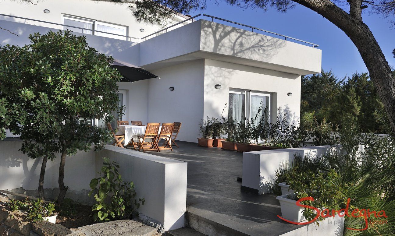 Apartment Cala Liberotto I | Terrace and house on the beach Cala Liberotto I