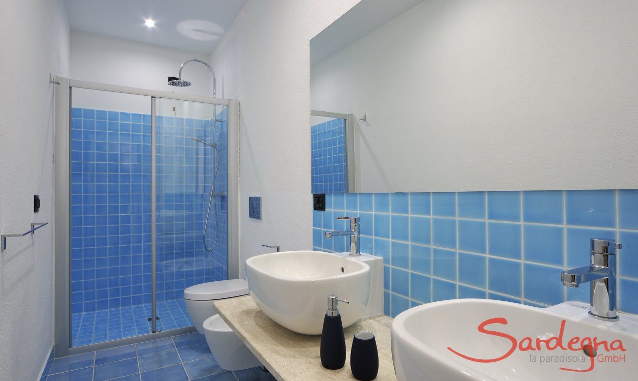 Apartment Cala Liberotto I | Bathroom 2 with shower and two sinks Bathroom 2 with shower and two sinks