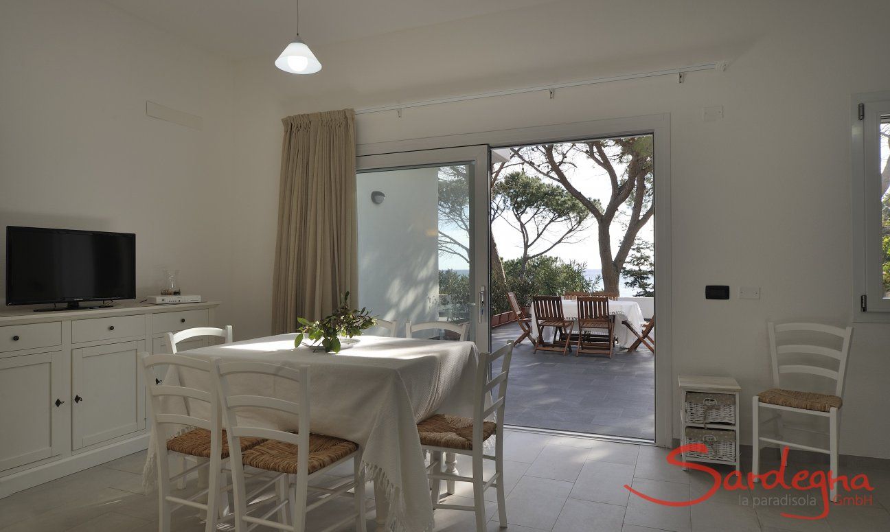 Apartment Cala Liberotto I | Dining table inside and outside Dining table inside and outside