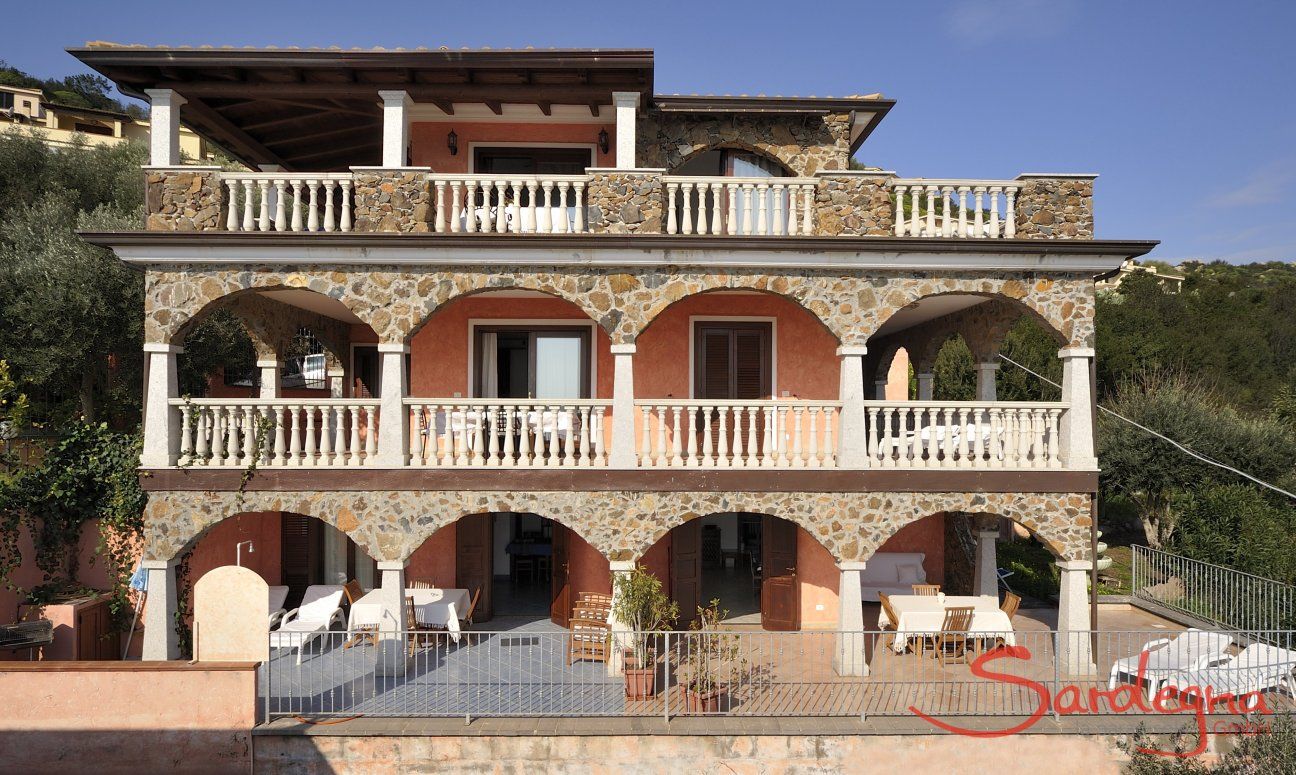 Apartment Castededdu 1 | Castededdu 1 is the appartment on top of the building Sardinia