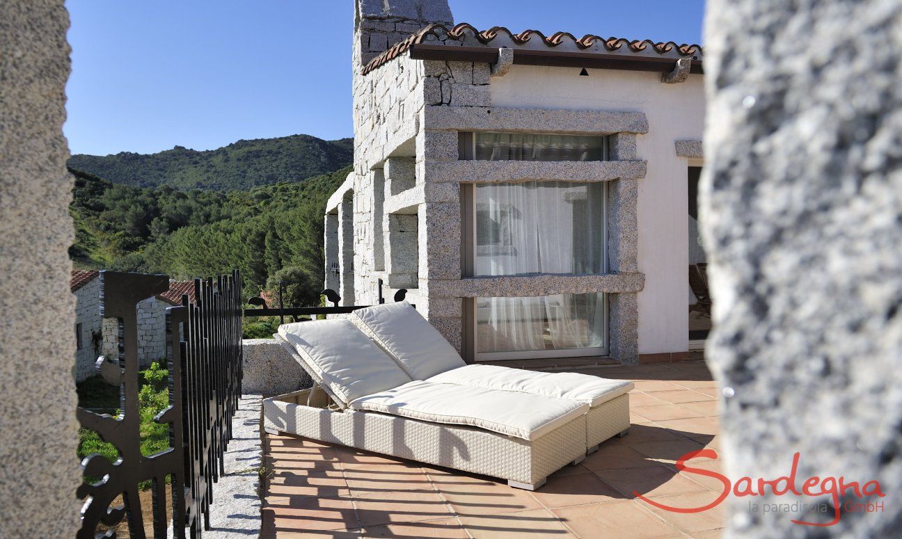 Li Conchi 25 | Patio with sunbeds Patio
