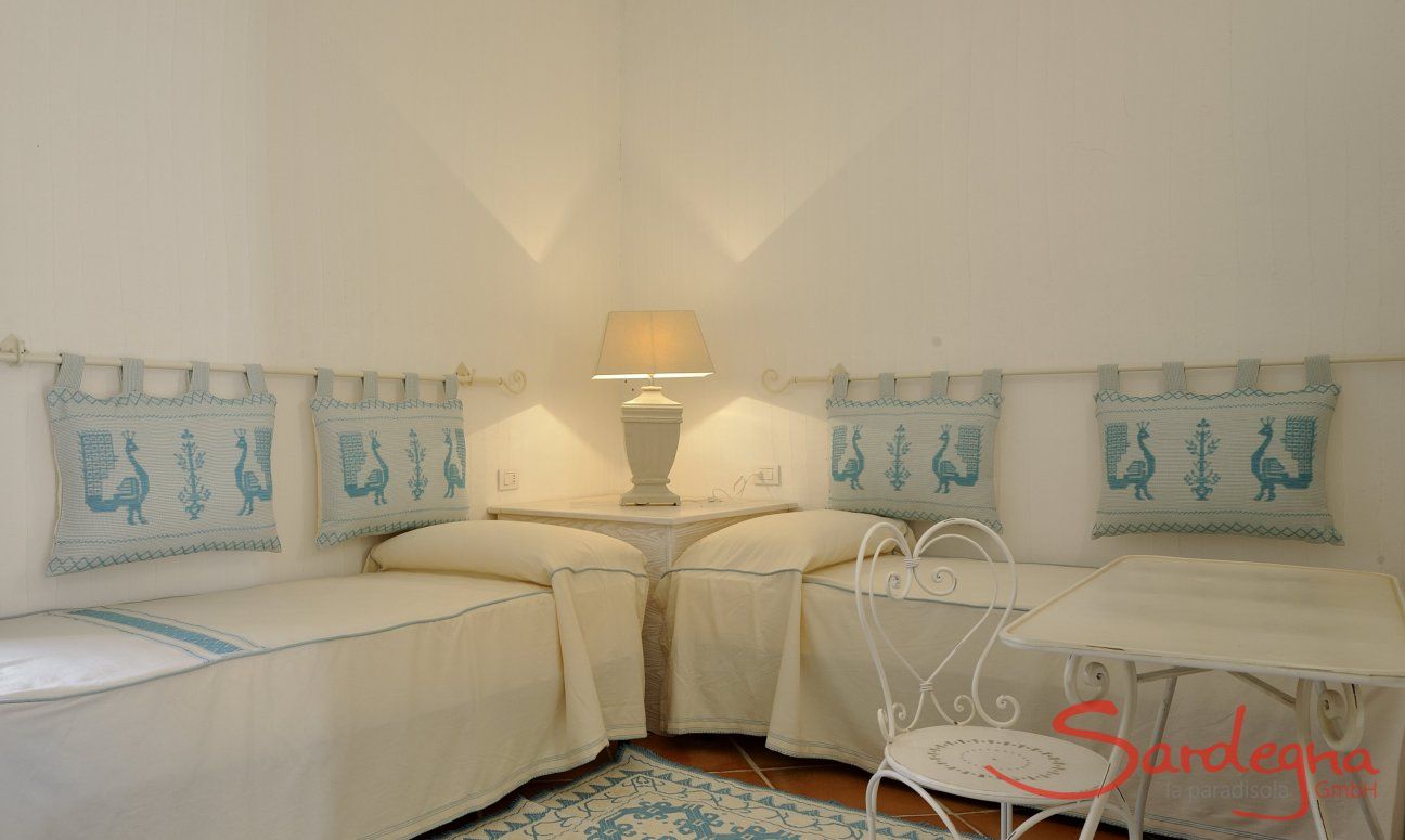 Li Conchi 25 | Bedroom 2 with two single beds Bedroom 2