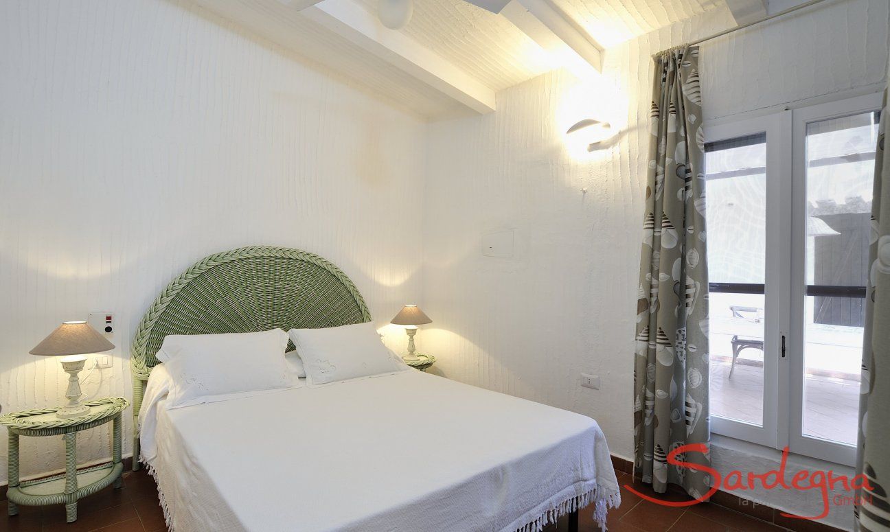 Casa 2 | Cozy bedroom with double sized bed, one on eachside of the patio Bedroom
