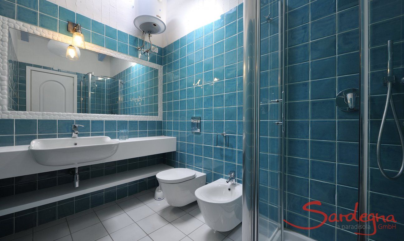 Spacious bathroom with a shower  Casa 20, Sant Elmo
