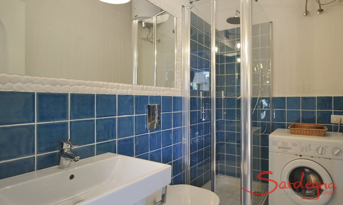 Bath with shower and washing machine  Casa 20, Sant Elmo