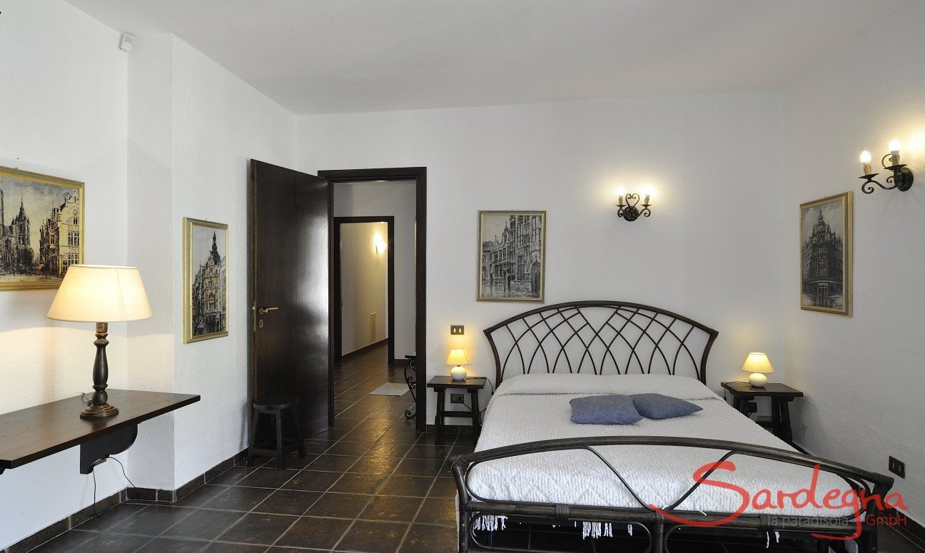 Villa Nautilus | Bedroom 3 with double sized bed, third beda and access to the garden Bedroom 3 with double sized bed
