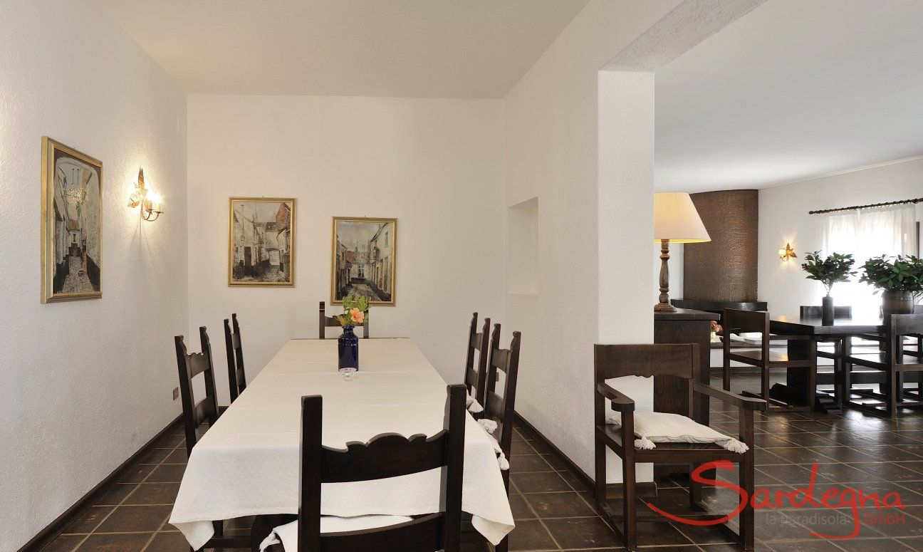 Villa Nautilus | Dining room with a long table Dining room with a long table