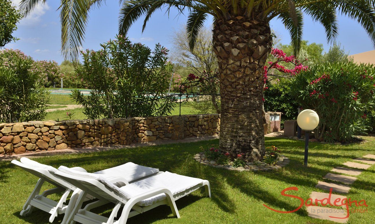 Villa Zoello 10 | Relaxing in your own garden under palms Relaxing in your own garden under palms