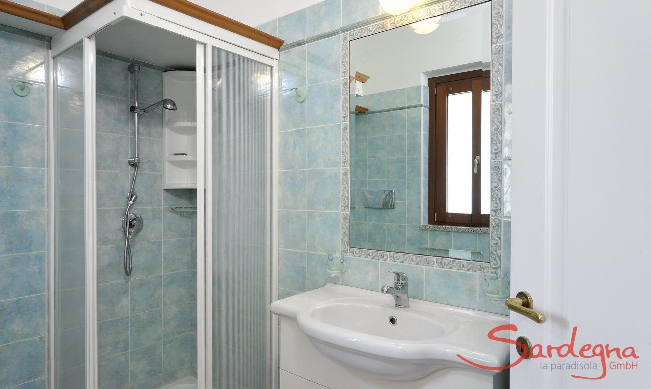 Villa Zoello 10 | Bathroom 2 with shower Bathroom 2 with shower