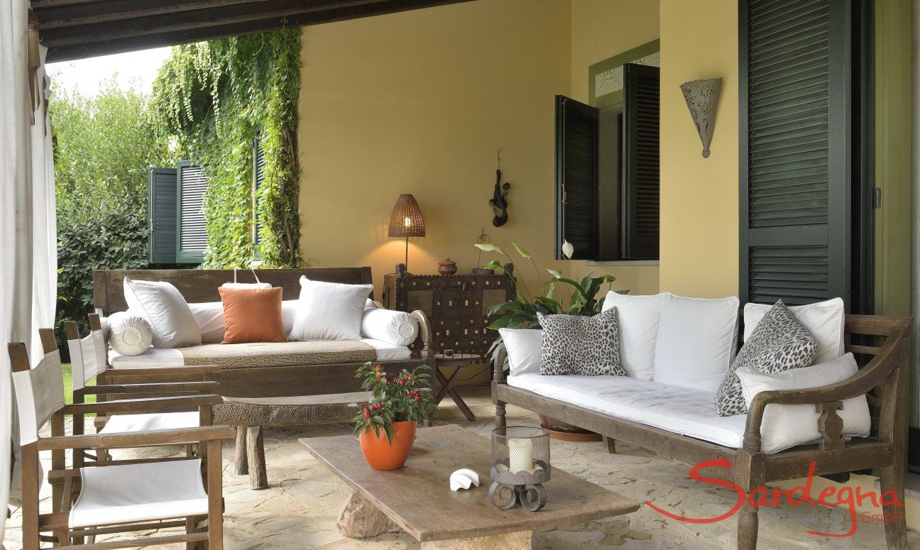 Villa Ulivi 12 | Loungearea on the terrace with inique pieces of furniture Lounge outside