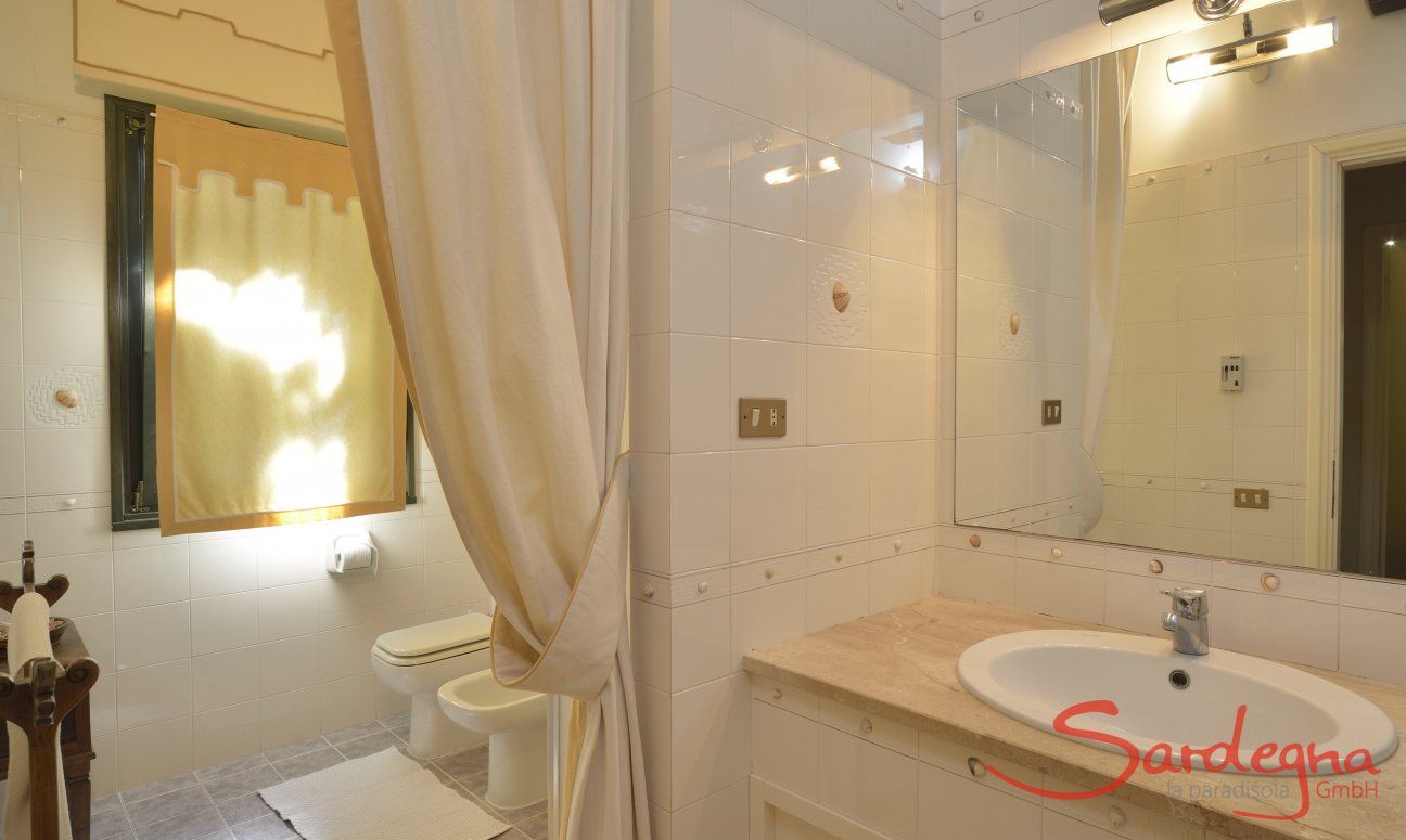 Villa Ulivi 12 | Bathroom 2 with shower Bathroom with shower