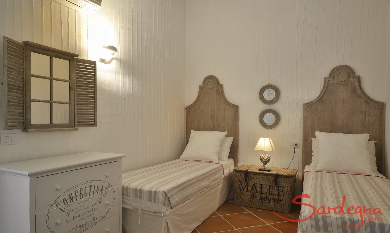 Li Conchi 11 | Bedroom 2 with two single beds Sardinia