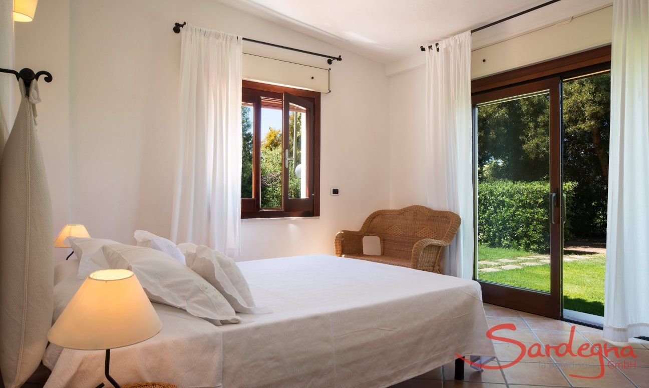 Apartment Orri 2 | Bedroom 1 with garden access Bedroom 1 with garden access