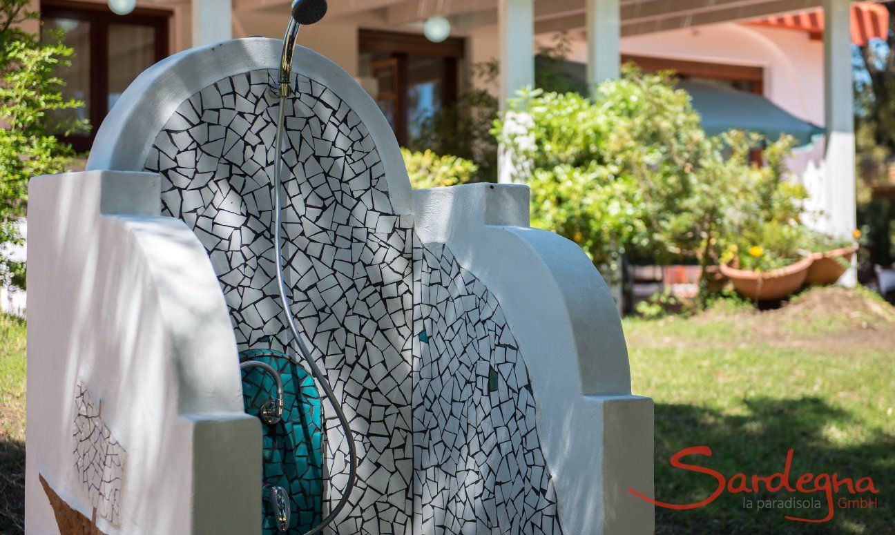 Apartment Orri 2 | Outside shower on the way to the beach Outside shower on the way to the beach