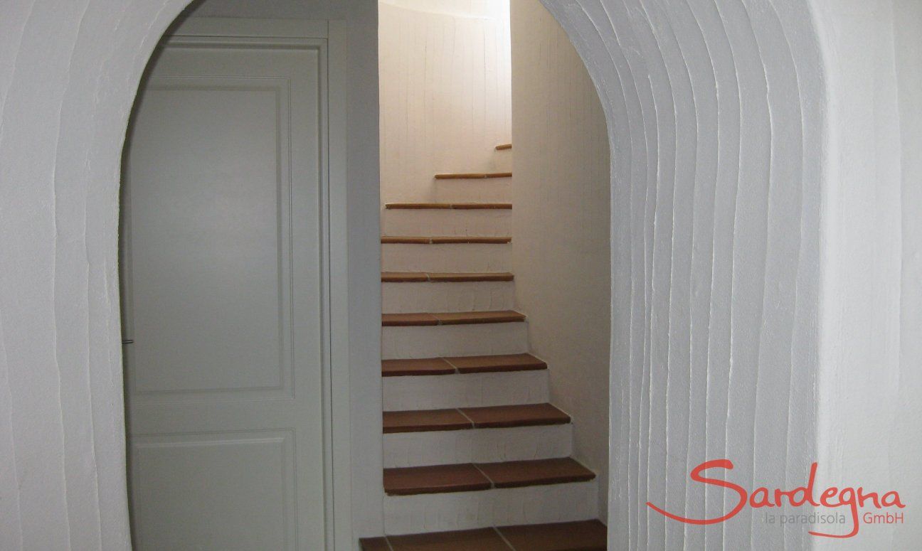 Li Conchi 25 | Staircase to the basement floor Staircase to the UG