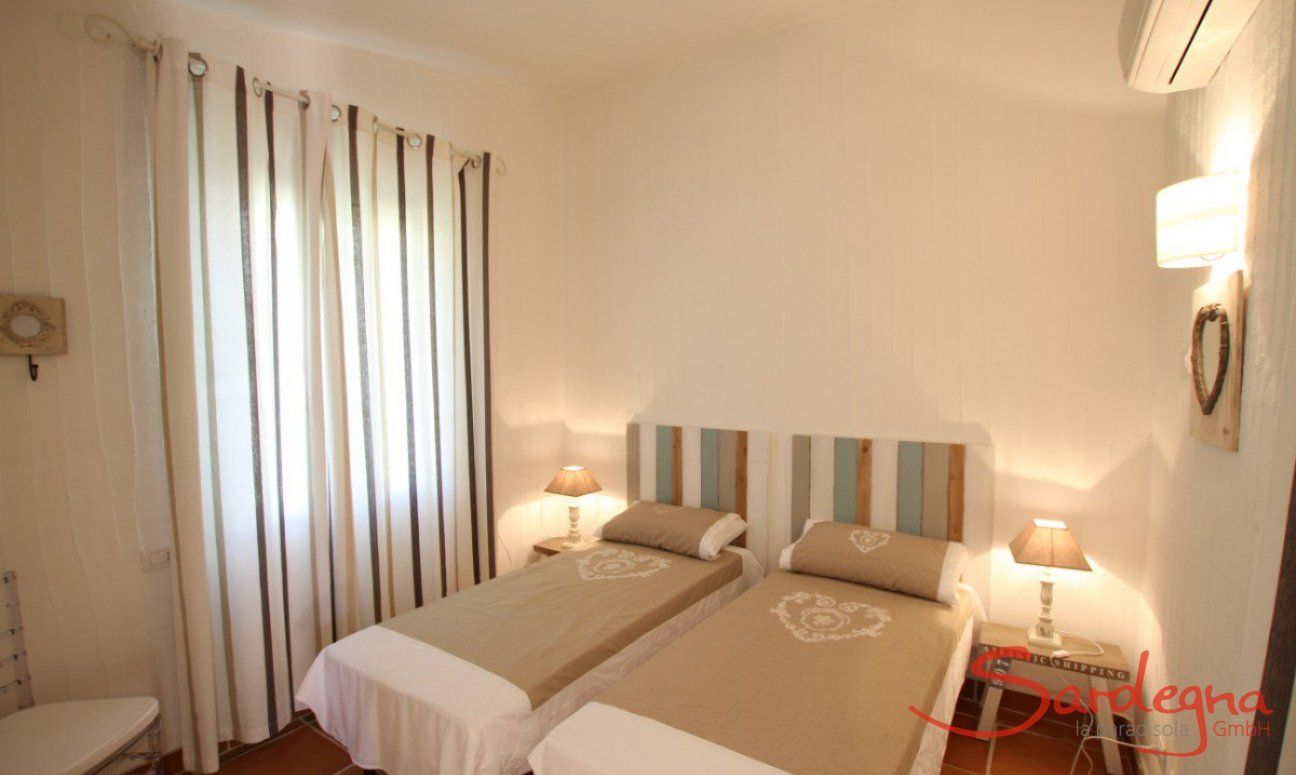 Li Conchi 32 | Bedroom 2 with two single beds Bedroom 2
