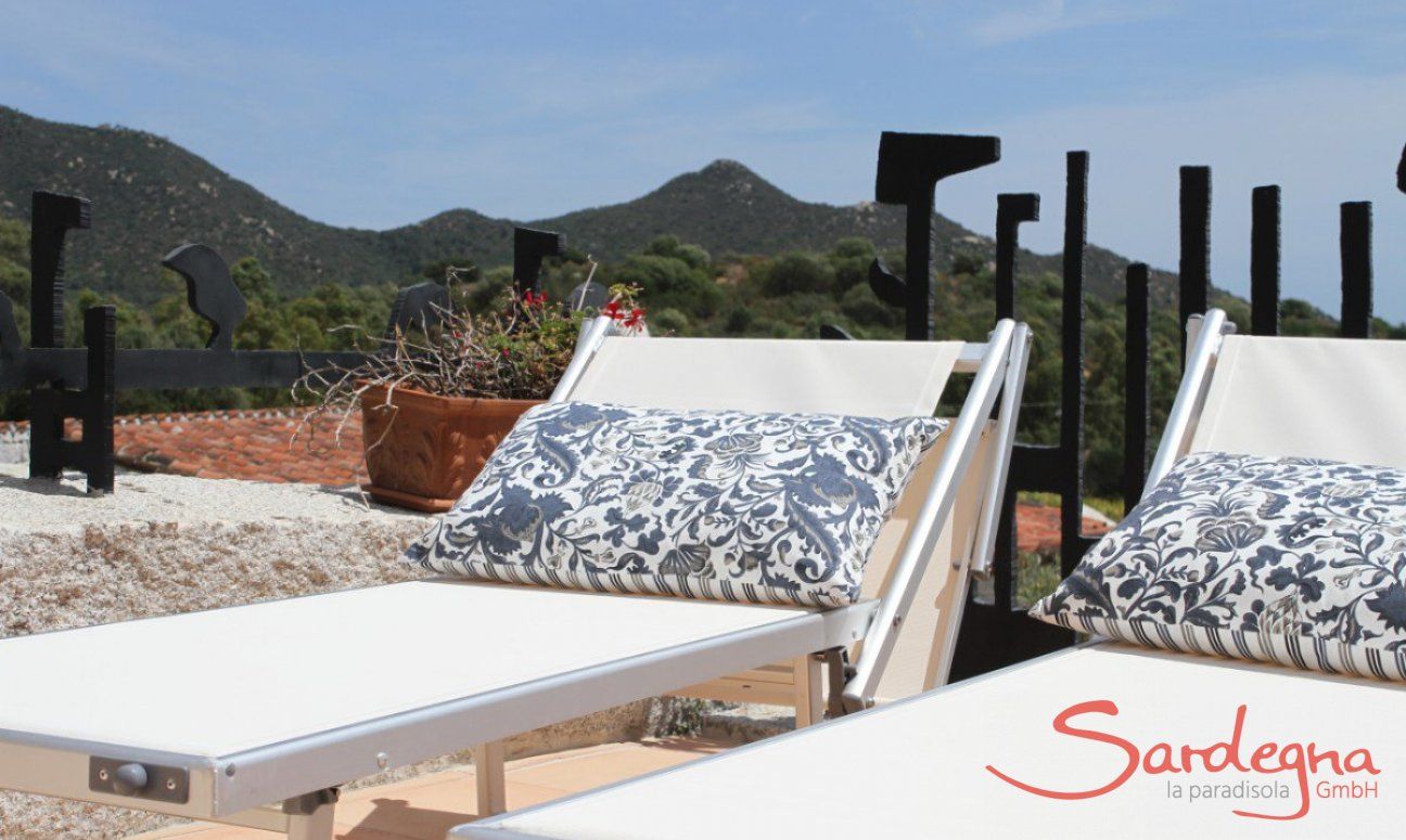 Li Conchi 29 | Sun lounger for relaxing on the terrace Two sunbeds on the terrace of Li Conchi 29