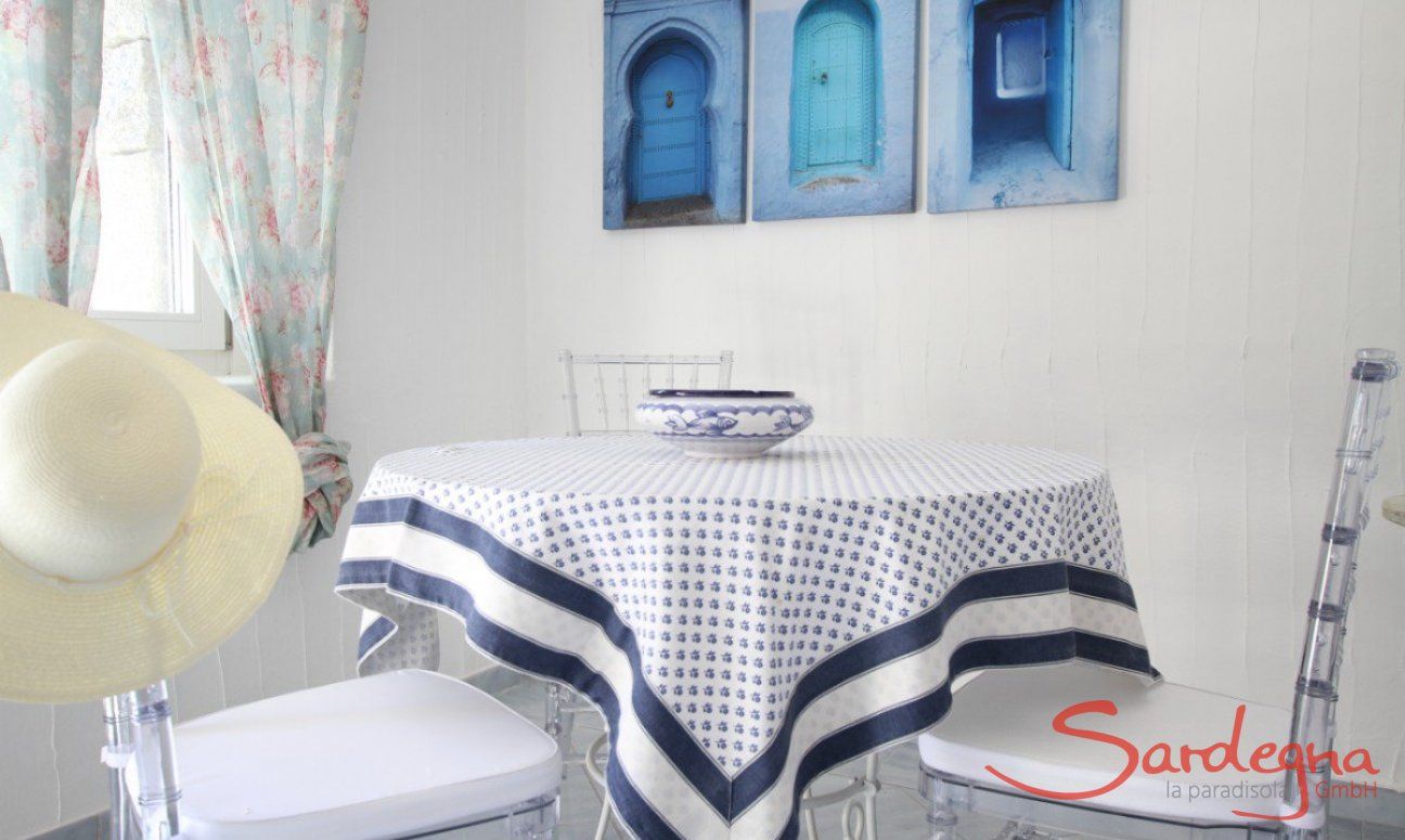 Li Conchi 11 | Table in the bedroom on the groundfloor Table groundfloor
