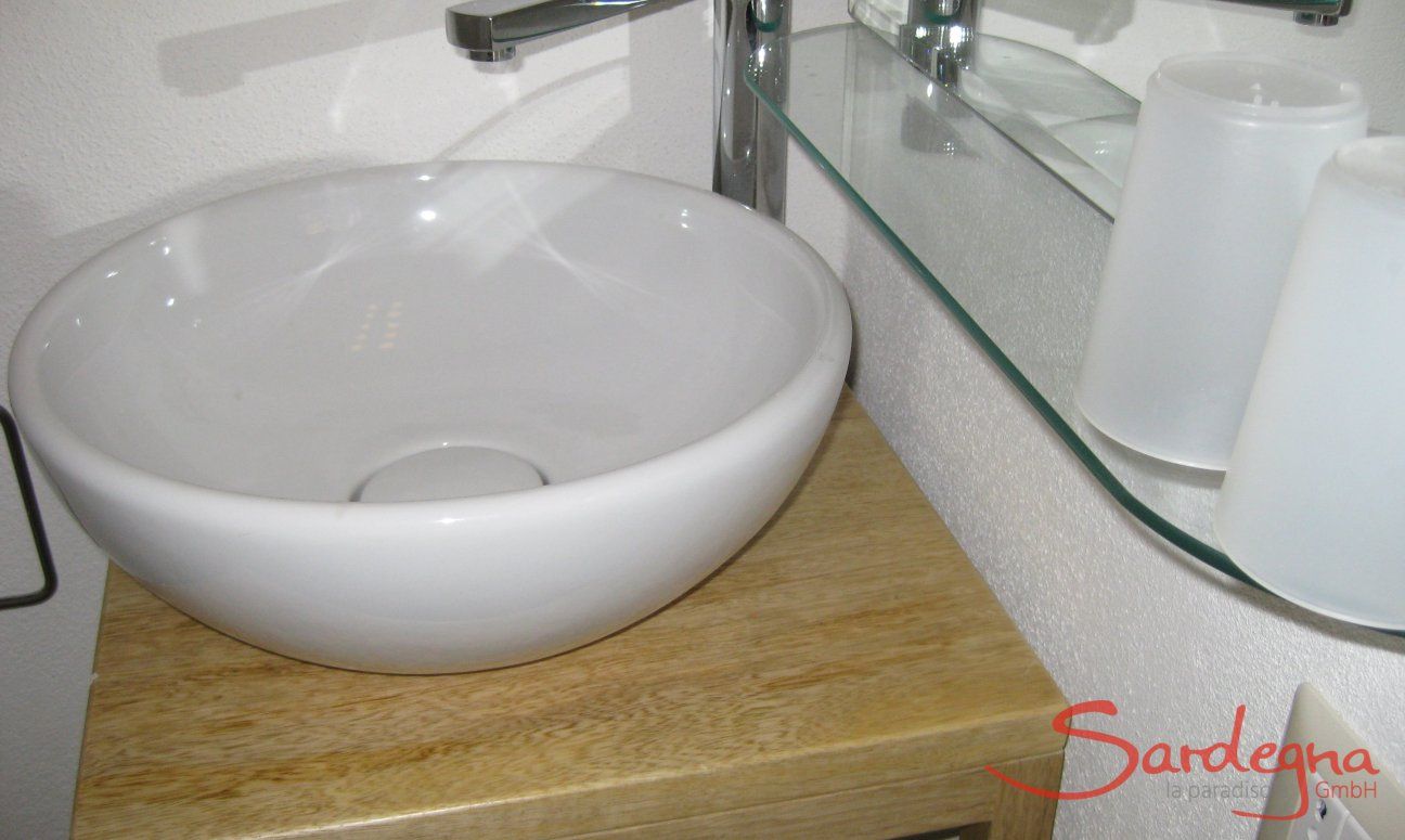 Villetta Quattro | Bath with shower Bath with shower