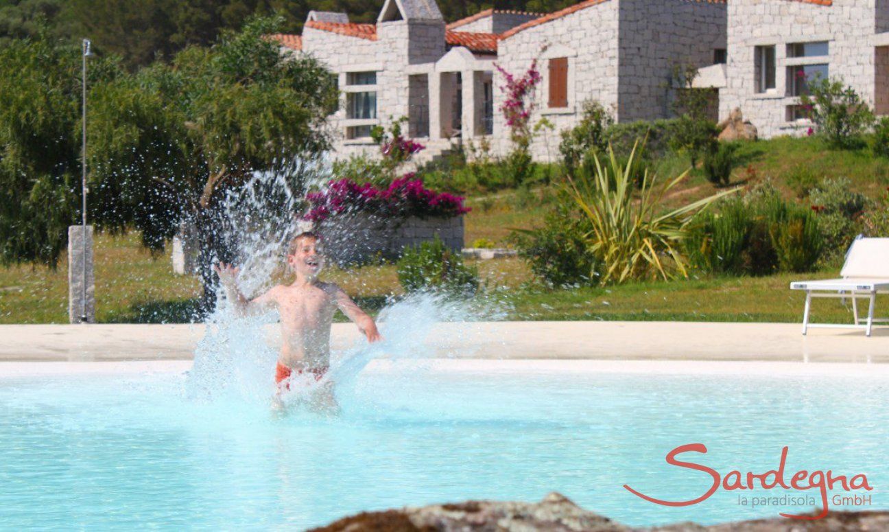 Li Conchi 32 | Community pool for big and small Sardinia