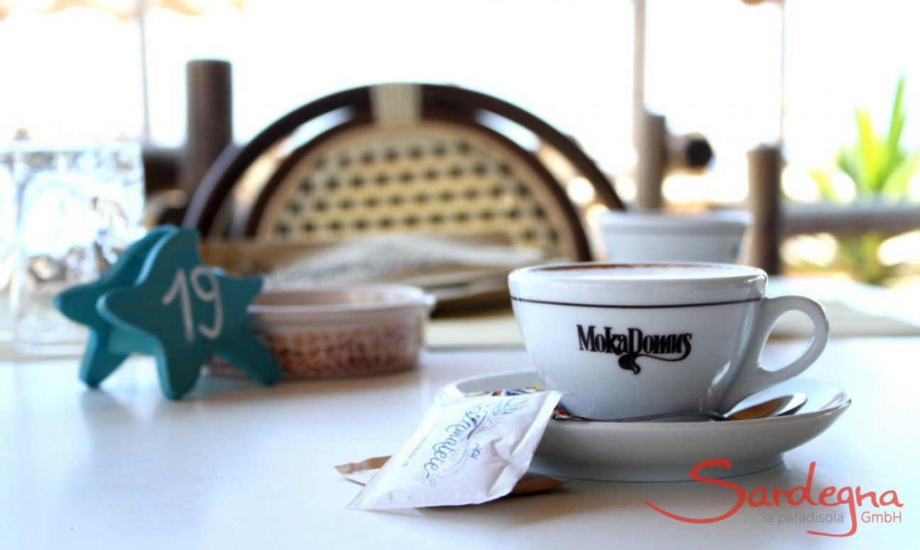 Li Conchi 37 | Cappuccino on the beach Detail Beachbar