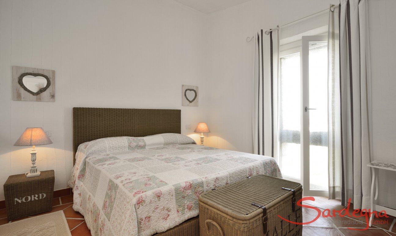 Li Conchi 33 | Bedroom 1 with double bed and big window Bedroom