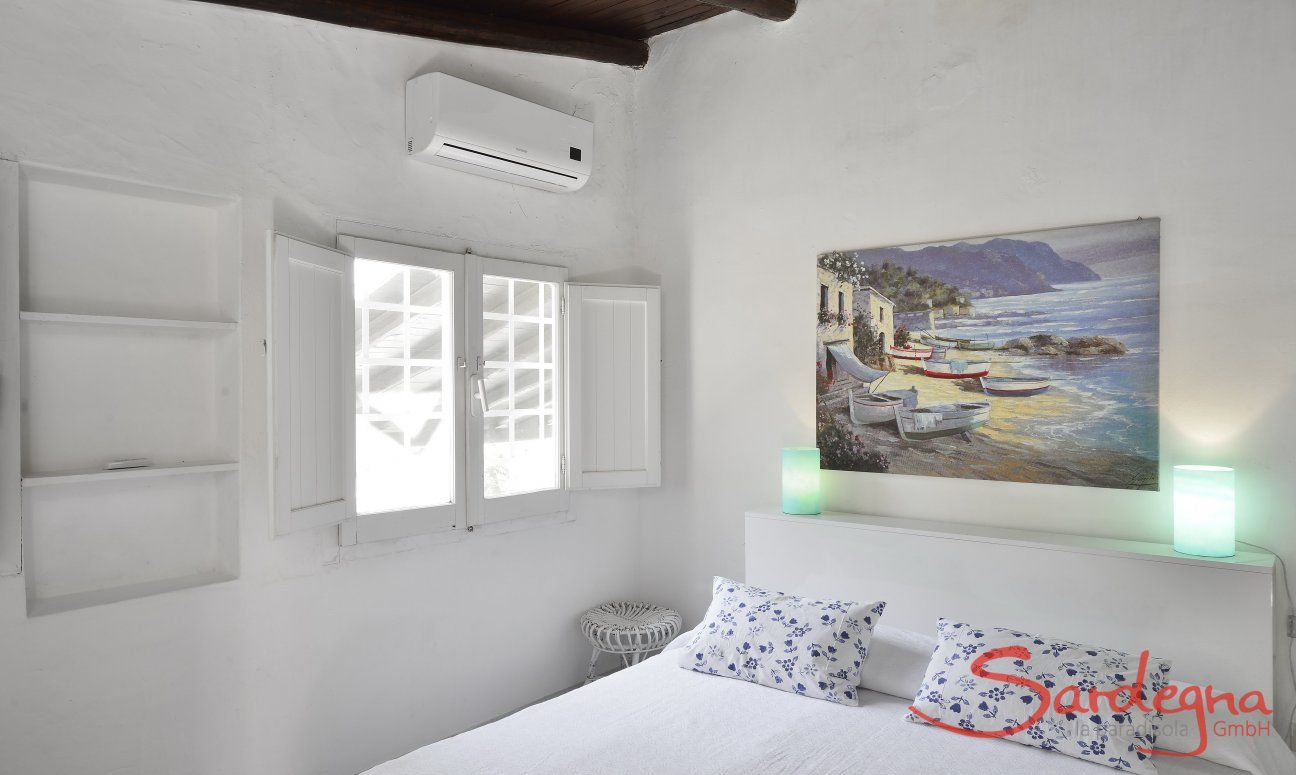 Villa Bella | Bedroom 3 with double bed Bedroom with double bed , window and airconditioning
