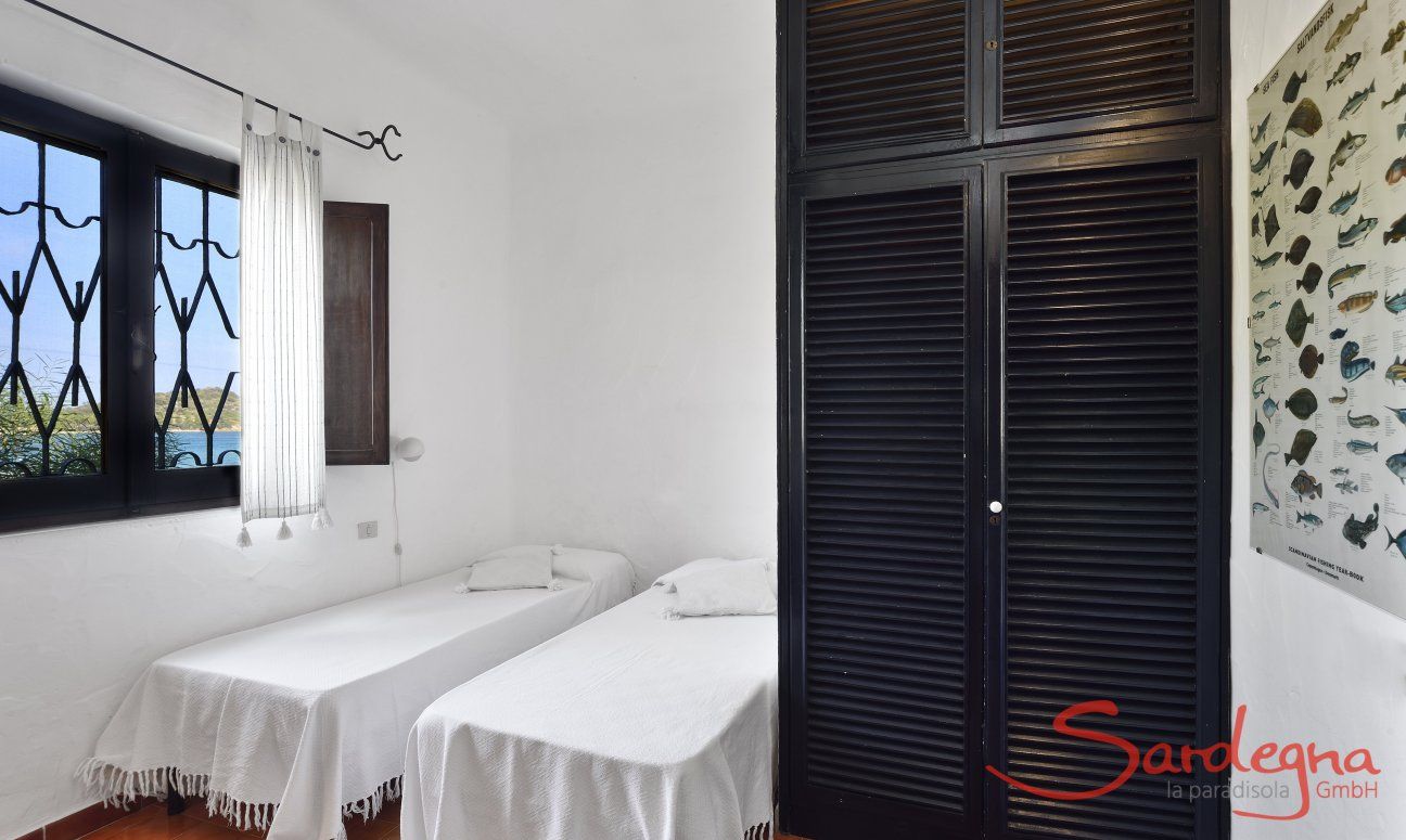 Villa Su Faru 1 | Bedroom 2 first floor with single beds Sardinia
