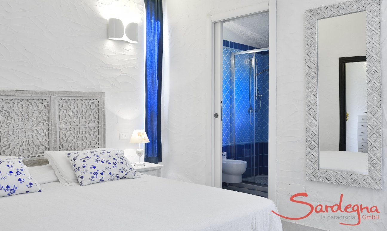 Bedroom 1 with en-suite bathroom  Villa Serena, Costa Rei