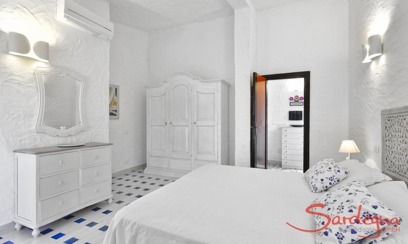 Bedroom in light colours of  Villa Serena, Costa Rei