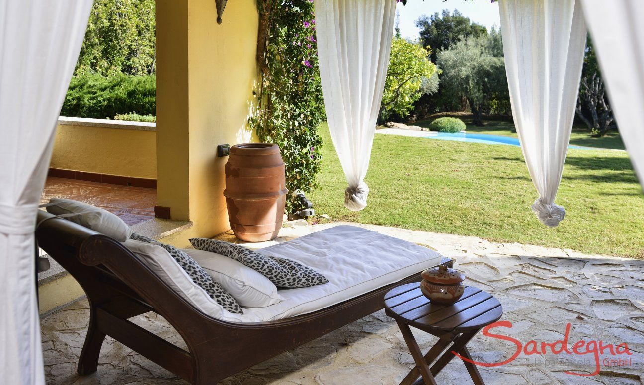 Villa Ulivi 12 | Lounger with table and view over the garden Relax