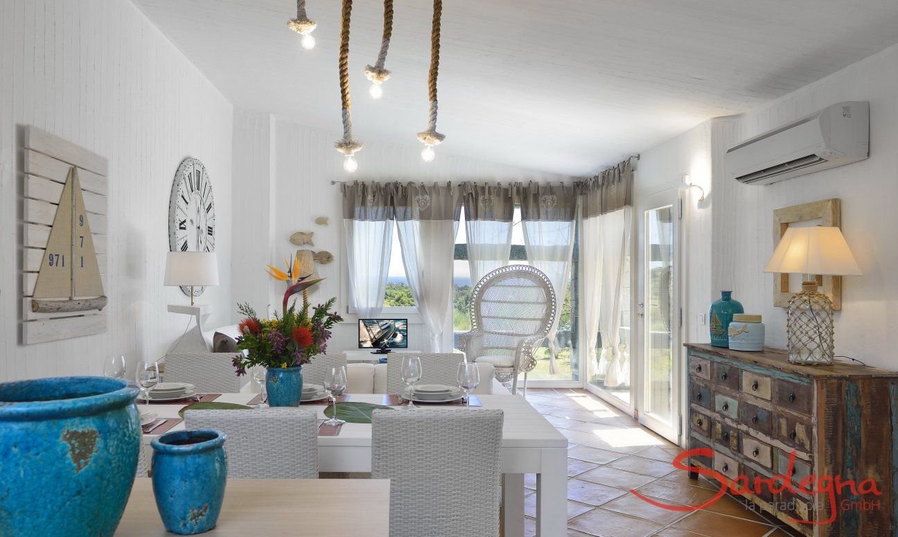 Li Conchi 39 | Spacious living room with air conditioning Living